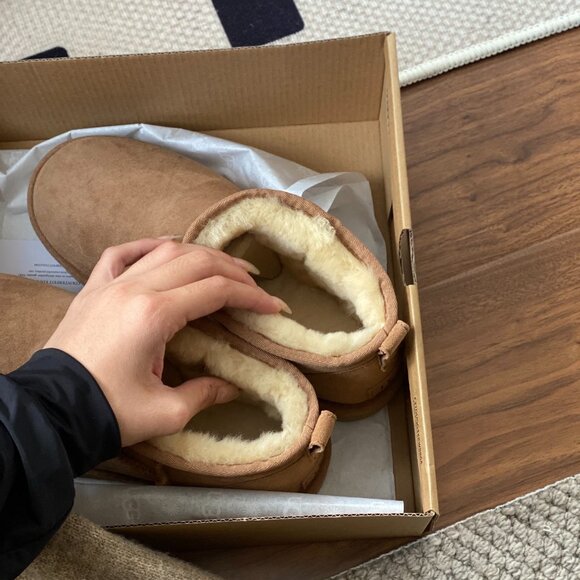 UGG Classic Ultra Mini Boots - Picture 3 of 5